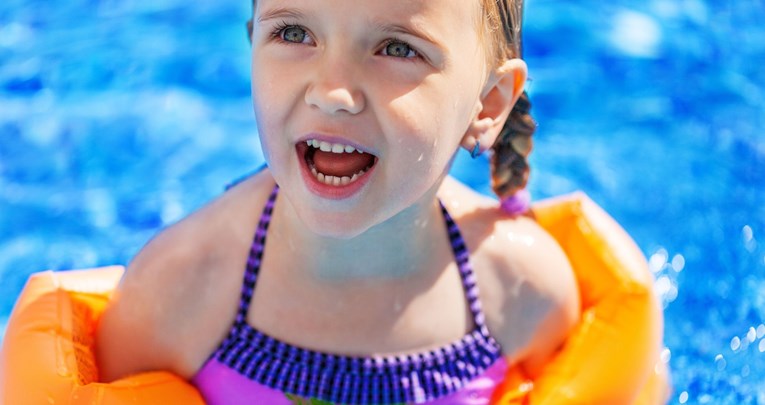 Narukvice za plivanje su opasne za djecu, tvrde stručnjaci
